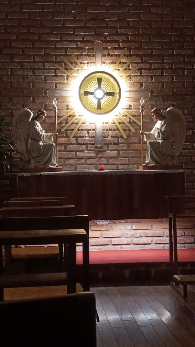 1976 capilla cristo resucitado 768x1365